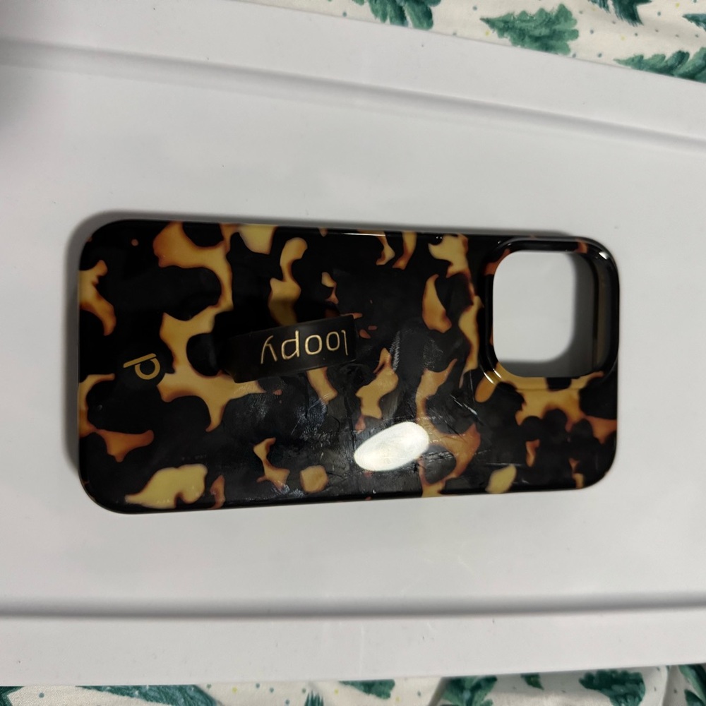 Loopy Case Tortoise Shell Phone Case 15 pro max righty
